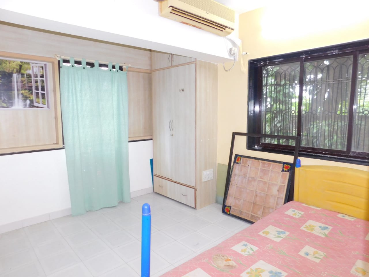 2 BHK Semi Furnished in Starsway Society , Juhu